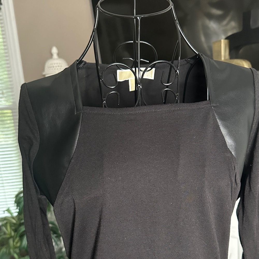 💎💎💎 Michael Kors Black Long Sleeve Blouse - Picture 2 of 5